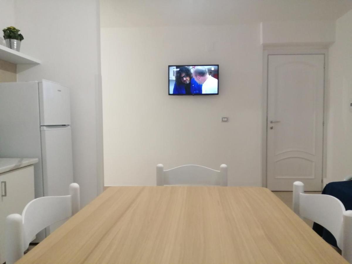 Villa Laura Residence Hotel Apartments & Studios Ашеа Екстер'єр фото
