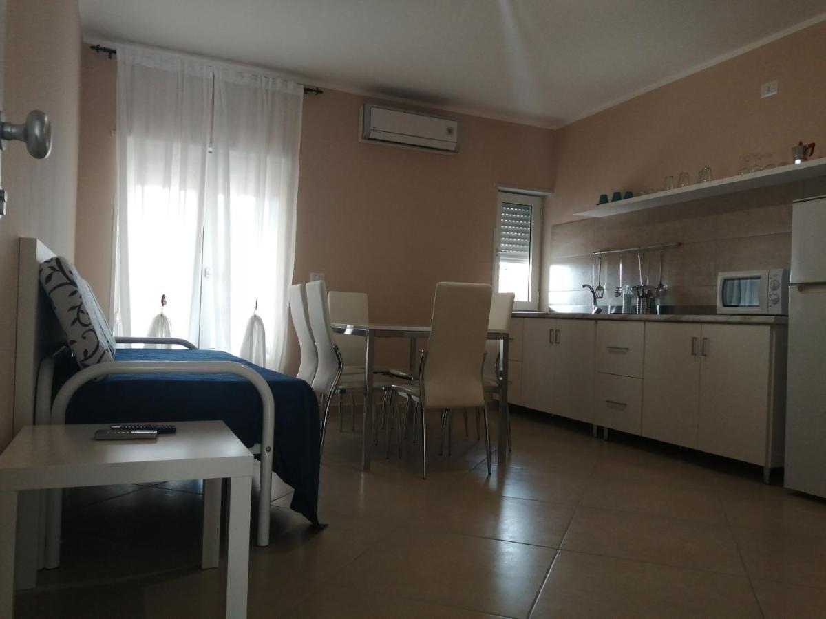 Villa Laura Residence Hotel Apartments & Studios Ашеа Екстер'єр фото