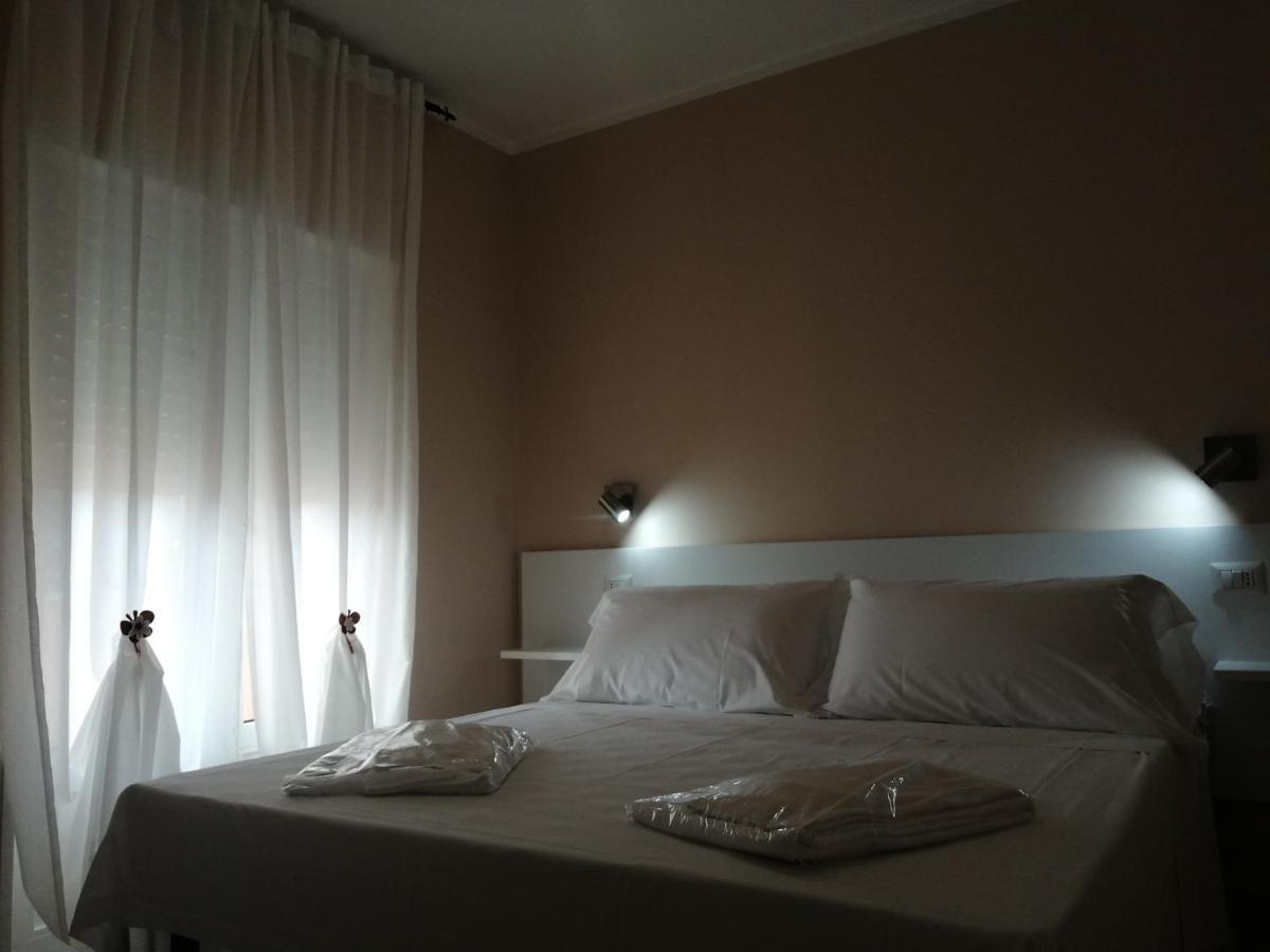 Villa Laura Residence Hotel Apartments & Studios Ашеа Екстер'єр фото