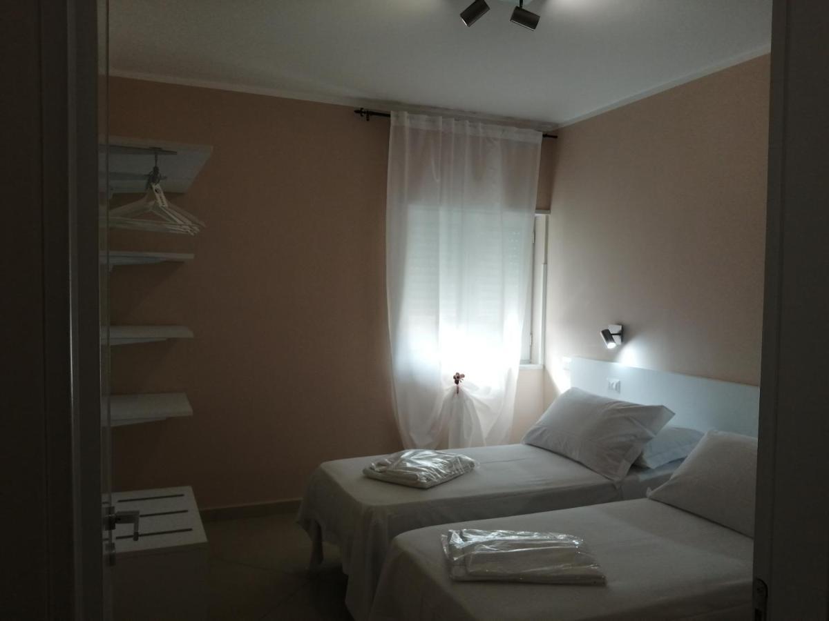 Villa Laura Residence Hotel Apartments & Studios Ашеа Екстер'єр фото
