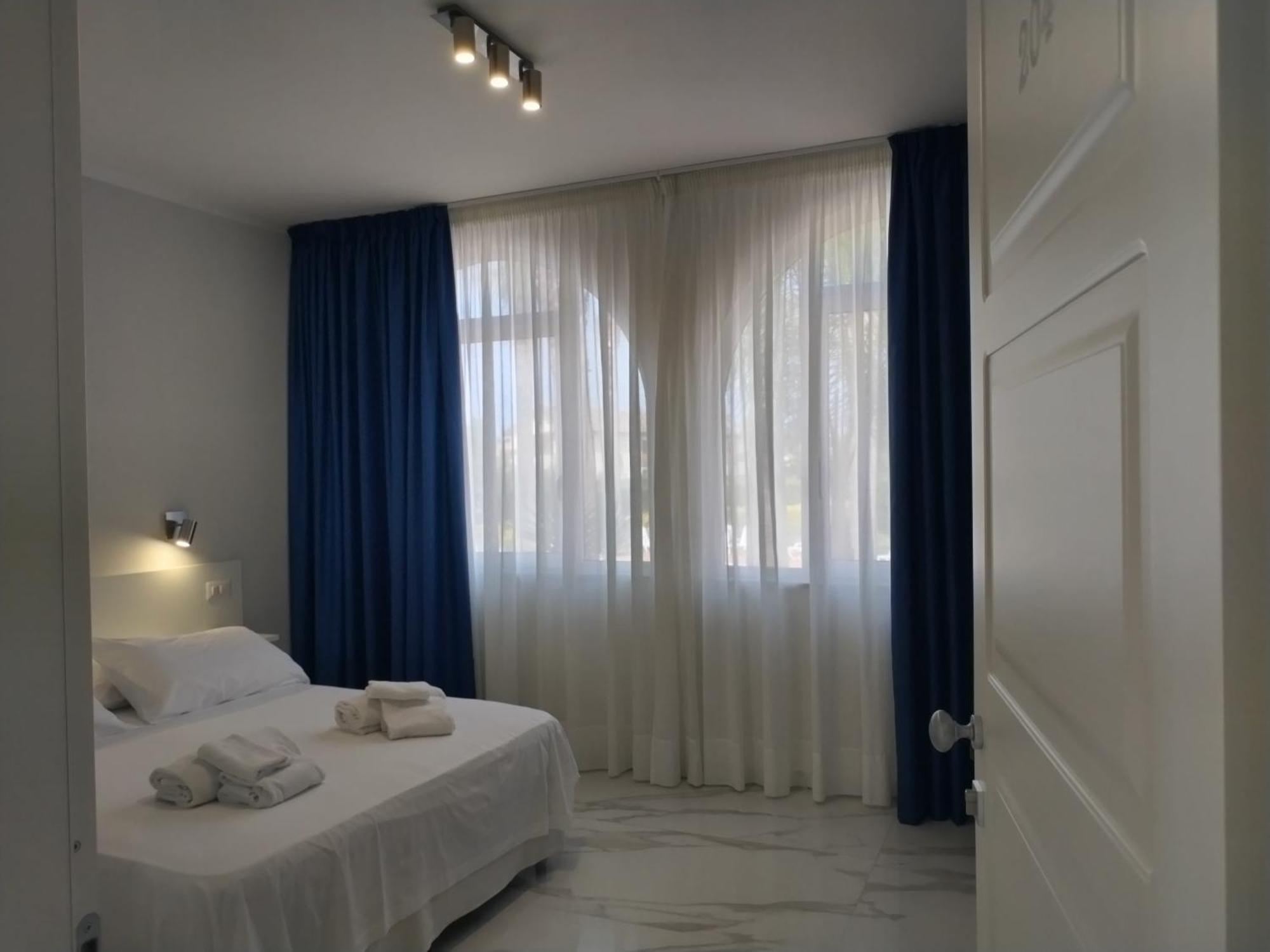 Villa Laura Residence Hotel Apartments & Studios Ашеа Екстер'єр фото