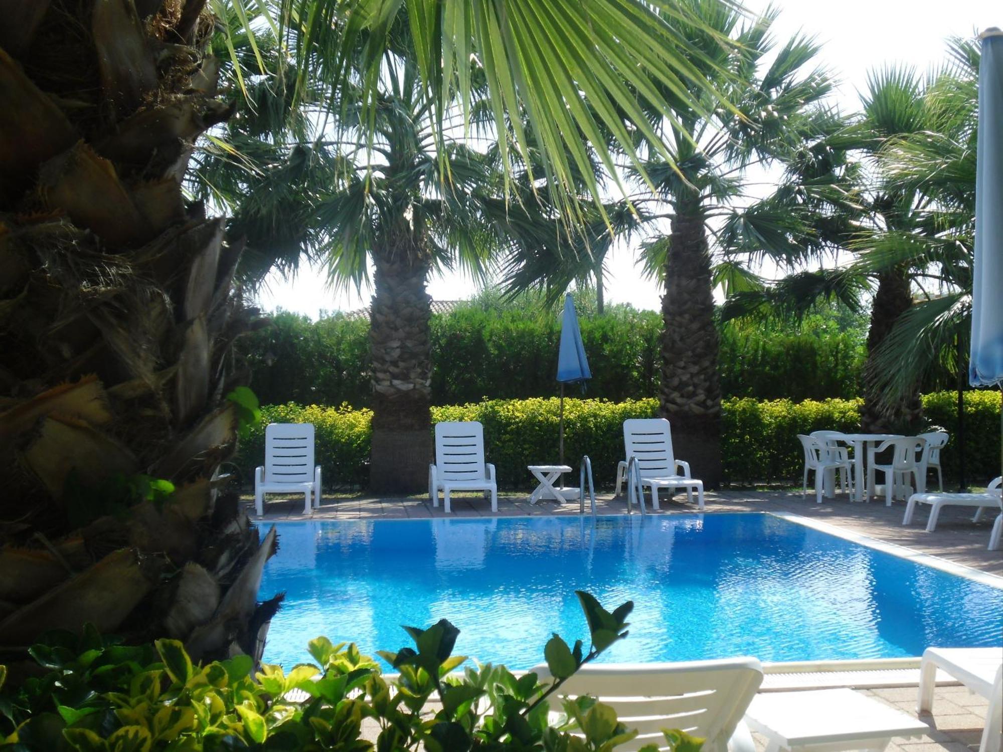 Villa Laura Residence Hotel Apartments & Studios Ашеа Екстер'єр фото