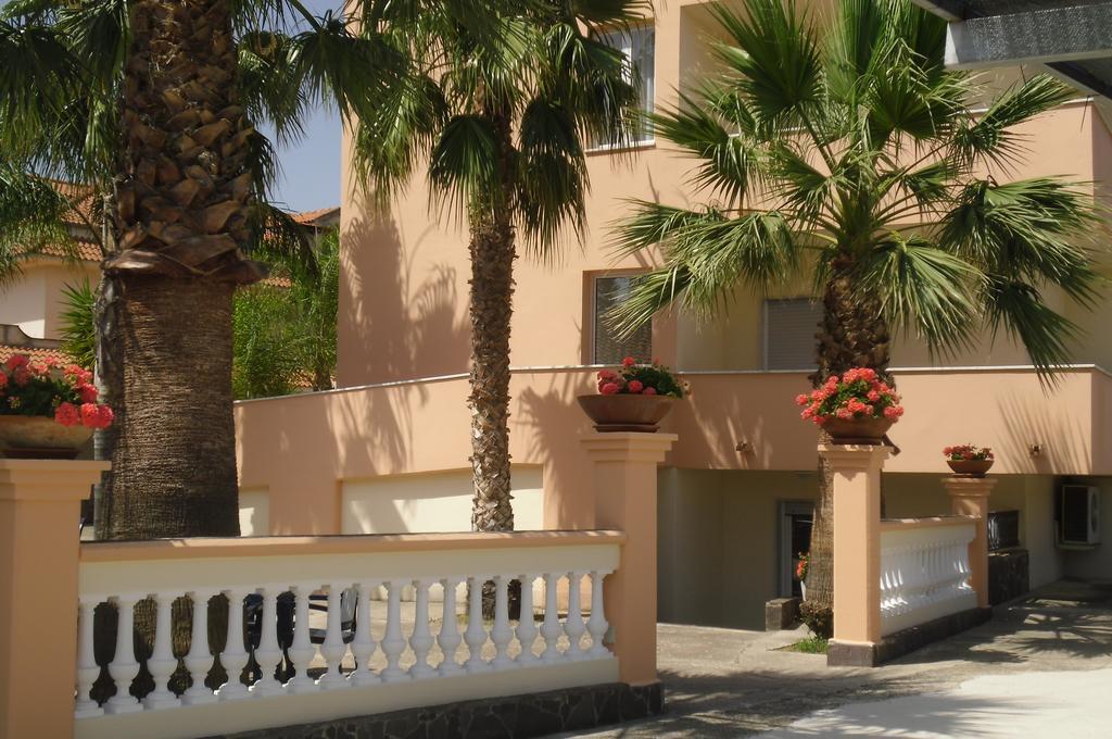 Villa Laura Residence Hotel Apartments & Studios Ашеа Екстер'єр фото