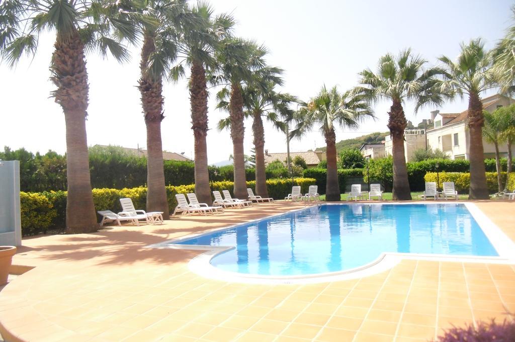 Villa Laura Residence Hotel Apartments & Studios Ашеа Екстер'єр фото