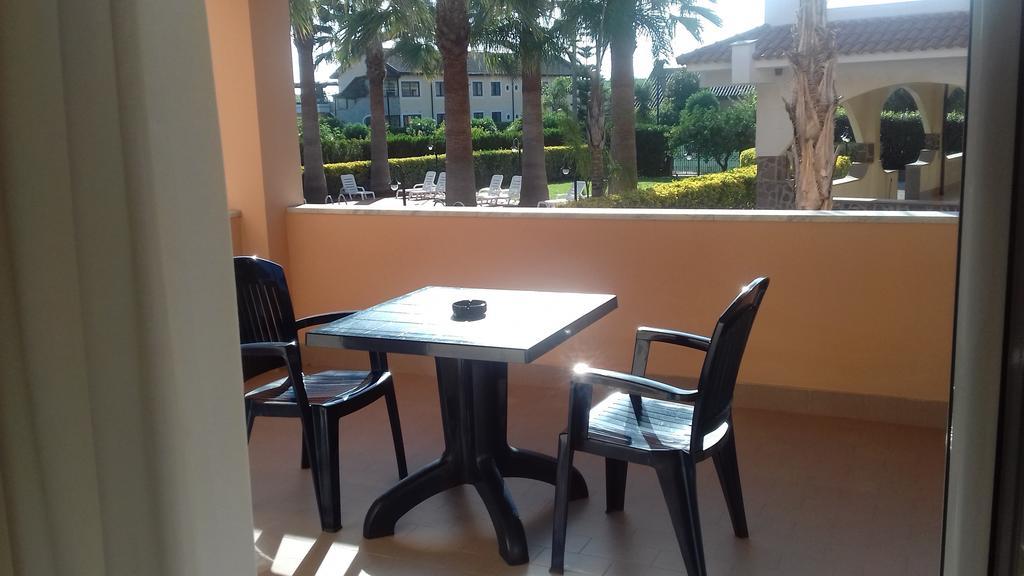 Villa Laura Residence Hotel Apartments & Studios Ашеа Екстер'єр фото