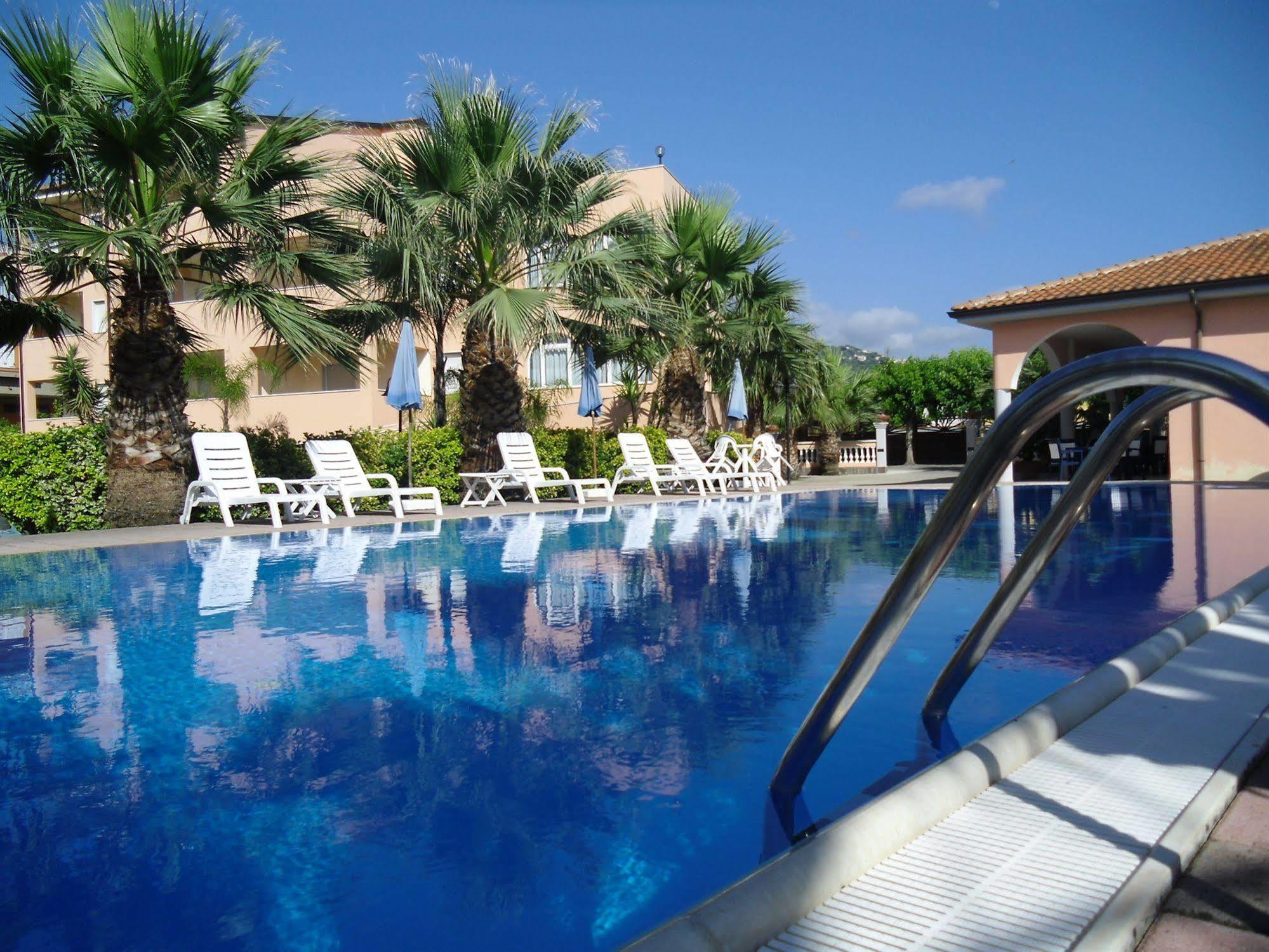 Villa Laura Residence Hotel Apartments & Studios Ашеа Екстер'єр фото